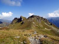 Versettla Anstieg mit Rückblick zur Burg